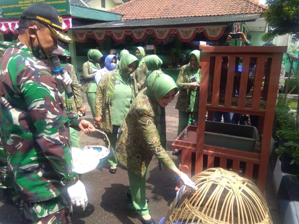 Ketua Persit KCK PD III/Siliwangi Sambangi Launching Budidaya Magot Dan Azzola di Wilayah Tasik Utara