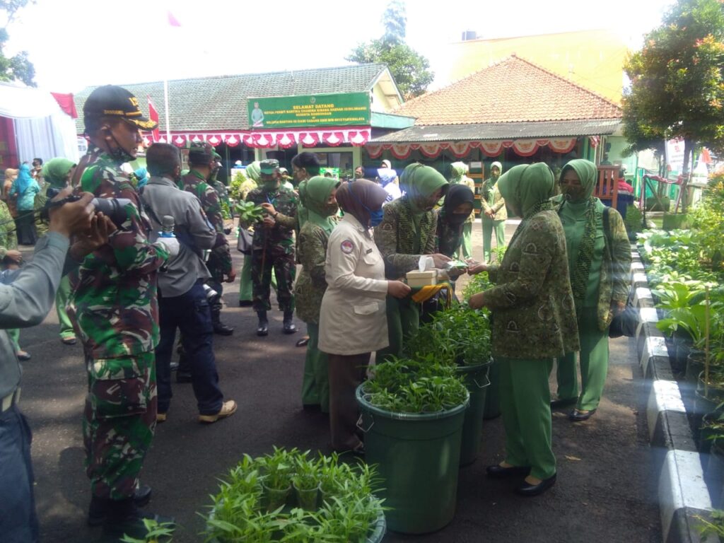 Ketua Persit KCK PD III/Siliwangi Sambangi Launching Budidaya Magot Dan Azzola di Wilayah Tasik Utara