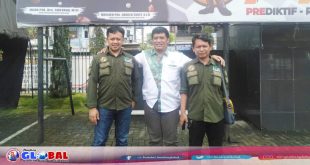 Ketua DPC APRI Tasikmalaya Hendra Cahyadi (Kiri) Ketua DPP APRI Ir. Gatot Sugiharto (Tengah) Sekretaris DPC APRI Tasikmalaya Cucu Sugiat (Kanan), usai melaksanakan silaturahmi dari Polres Tasikmalaya Kota. Senin (24/10/2022). AD/analisaglobal.com